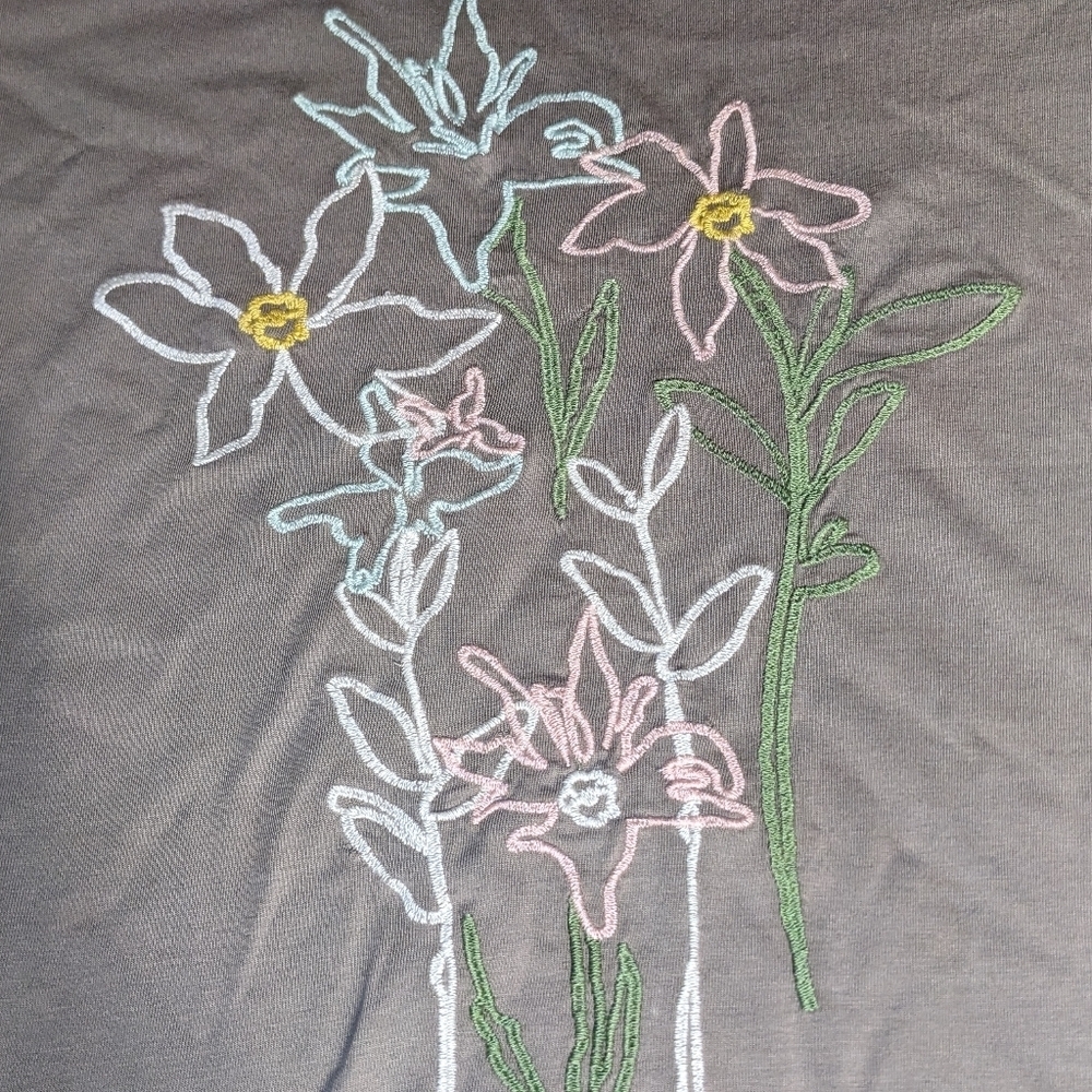 💲ON CLEARANCE💲Lucky Brand Embroidered Floral Tee in Pine Bark sz XS​​​ - Picture 7 of 13